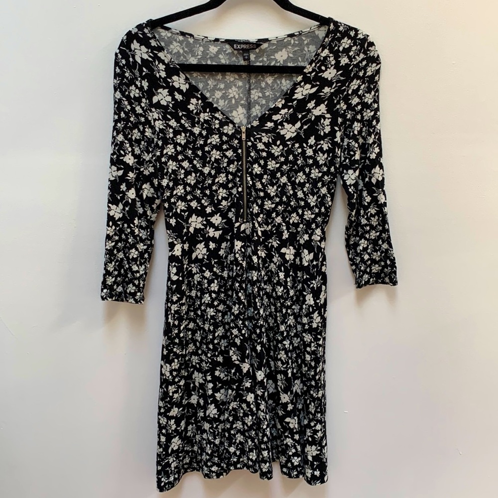 Express black and white floral dress in size small stretchy fall dress